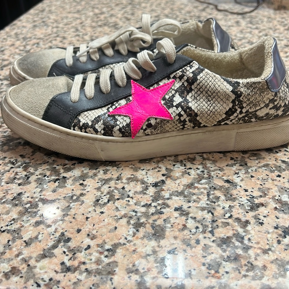 Steven by Steve Madden sneakers. Snake print with neon pink star. Size 9.